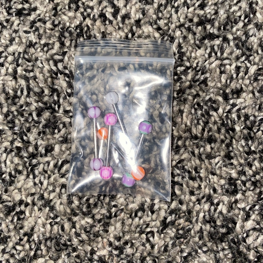 5 tongue piercing different color